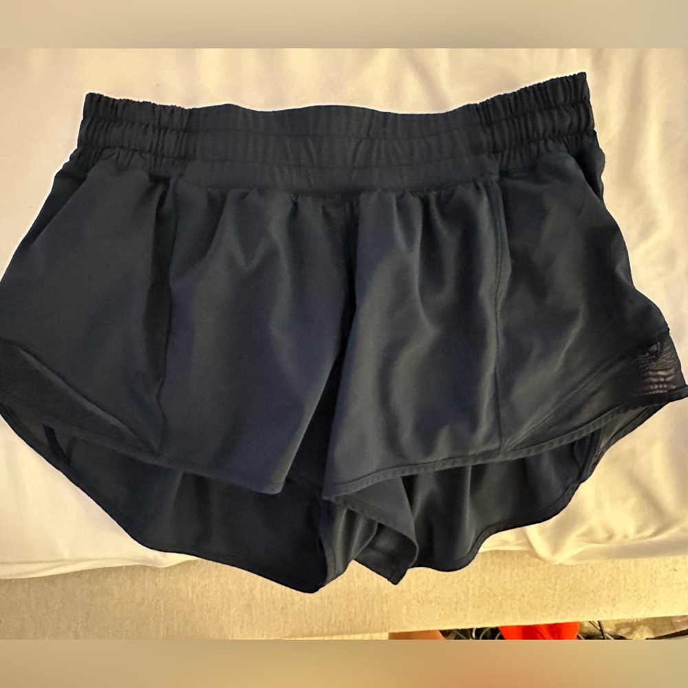 Lululemon hotty totty shorts 2.5”